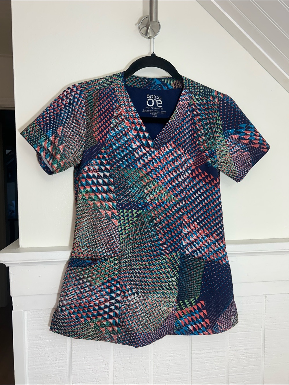 Barco One Multicolor Geometric Scrub Top Women’s XXS